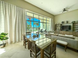 SplashStyle Ground Floor Poolside Condo #103