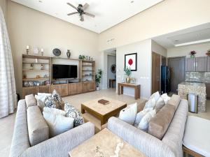 SplashStyle Ground Floor Poolside Condo #103