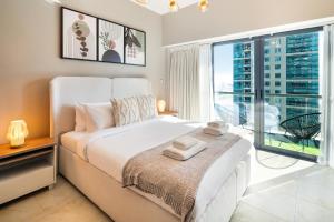 Stylish JLT Studio Lake View PoolMarina Walk