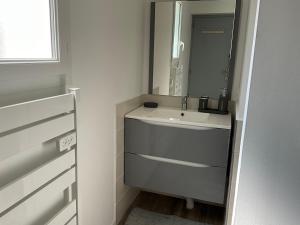 Maisons de vacances Le petit bastidon gite a Oppede avec piscine : photos des chambres