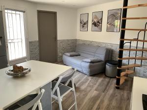 Le petit bastidon gîte à Oppède avec piscine