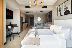 Stylish JLT Studio Lake View PoolMarina Walk
