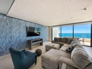 Brand New 6 Bedroom Penthouse #1010