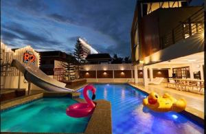 FUN r2 Villa, 20 People Max