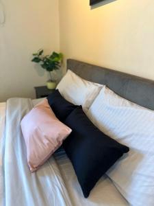 Studio in Araneta City Fast Wifi Great Location in QC