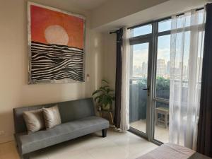 Manhattan Heights 200 mbps Wifi Great Location in Araneta City