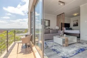 Blue Haven UPS Parking Pool Views - Sandton