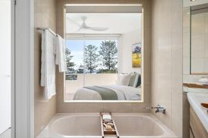 Best Beachfront Location In Manly w Stunning Views