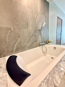 The Astra Sky River Chiang Mai 三卧两卫宜居6人 无边泳池 热水浴缸 乳胶床垫