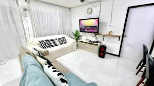 White Beach Villa, Beach Nearby