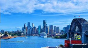 Sydney Harbour and CBD View Penthouse with Free Parking