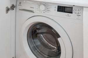 Olszowa 8 Riverside Apartment by BookingHost