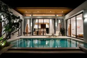 Villa Solis - Contemporary 4BR Retreat with Private Pool and Concierge - Ban Bo Rae
