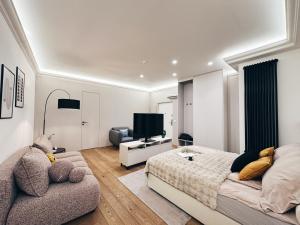 Merlot & Silver Apartments