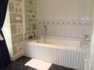 Hotels Logis Domaine des Chais : photos des chambres