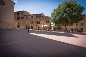 Casa Martina, Piazza Delle Erbe, San Gimignano