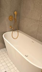 Friedrich Magnus, Güldenstubbe Residences