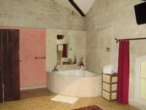 Hotels Logis Domaine des Chais : photos des chambres