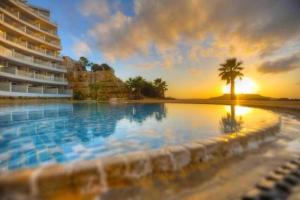 NEW Apartment with sunset views and pool