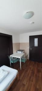 2-Rent Group Hostel Apartments EVE74