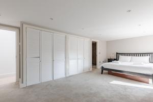 Stunningly Spacious 4BD Home Clapham North