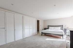 Stunningly Spacious 4BD Home Clapham North