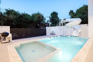 Funstay Ultimate Villa