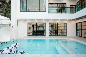 Funstay Ultimate Villa