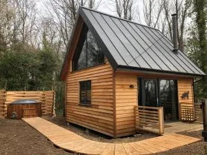 Woodland Cabin Retreat in Alfriston - hot tub - ألفريستون