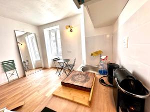 Sunny Paris studio in the heart of 11ème