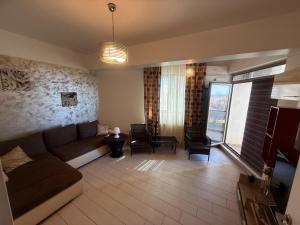 Summer Breeze Mamaia