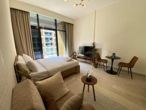 Stylish studio with Pool and Gym access