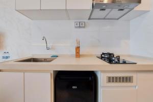 Great Choice and Comfy Studio Sky House BSD Apartment By Travelio