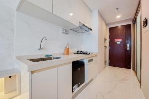 Great Choice and Comfy Studio Sky House BSD Apartment By Travelio