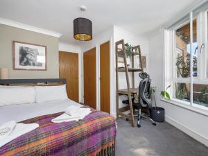 Stylish Apartment by London Fields with a Balcony - Pass the Keys