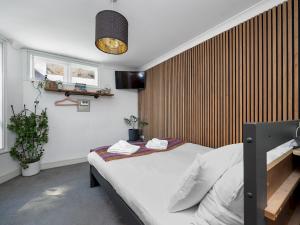 Stylish Apartment by London Fields with a Balcony - Pass the Keys