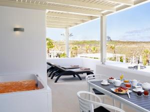 Aurora Luxury Suites Santorini Greece