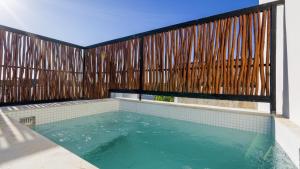 Divine House with private roof and pool only 1km from the Beach