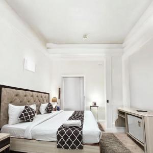 Almora Hotel Delhi International Airport With - Free Airport Drop