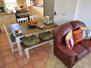 Trinity and Bennett Enterprises 23 Seeskulp