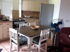 Trinity and Bennett Enterprises 23 Seeskulp