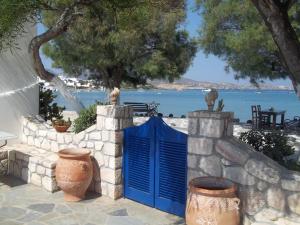 Floras Rooms Milos Greece