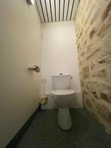 Auberges de jeunesse Gite et Hostel Le Ty Bihui : Chambre Familiale avec Salle de Bains Privative