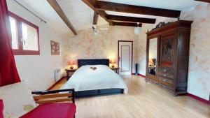 B&B / Chambres d'hotes le clos des dryades f : Chambre Familiale avec Salle de Bains Privative