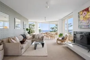 Best Beachfront Location In Manly w Stunning Views - Collaroy