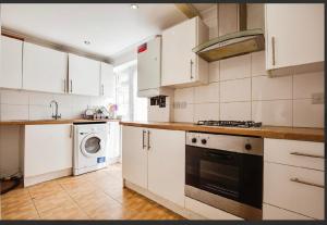 3-Bed Apt-15 Mins to Heathrow-Pet-Friendly-Parking