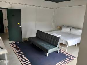 XX Yellow Place Sukhumvit Soi 2 - BTS Nana