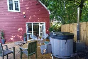 Romantic Chalet- Hot Tub- Games Room-Stream-Views - Flaxley