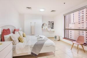 StayShort - Chic 2BR Retreat with Stunning Views in JBR