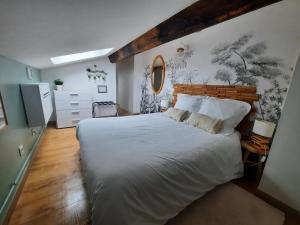 Grand appartement proche métro avec place de parking